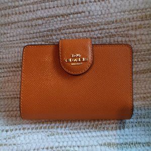 COACH MEDIUM SIZE TERRACOTTA  WALLET